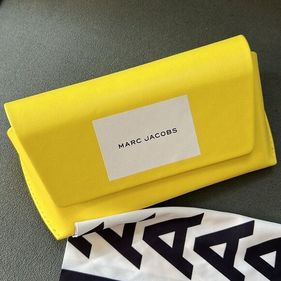 Marc Jacobs Vibrant Yellow Sunglasses Case with Geometric Cleaning cloth - Picture 3 of 11